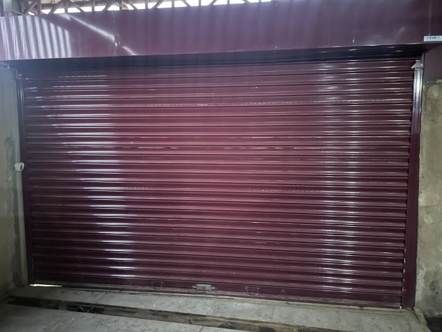 Venda Vendo meus portões de garagem e porta pequena