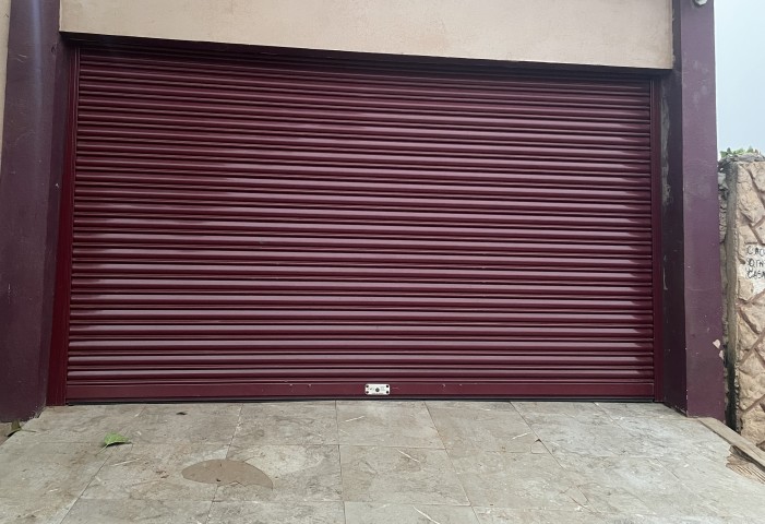 Venda Vendo meus portões de garagem e porta pequena