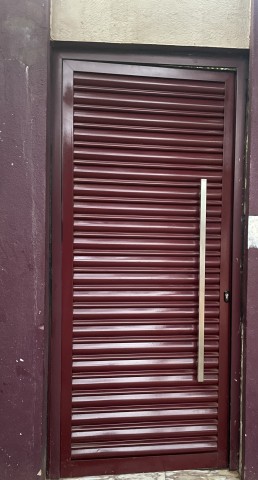 Venda Vendo meus portões de garagem e porta pequena