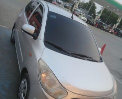 A venda Hyundai 10 1.2 GENUÍNO