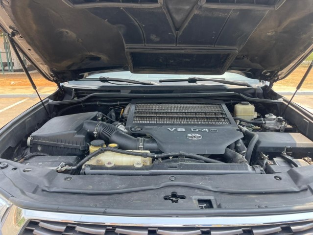 Venda Vendo Toyota Land Cruiser