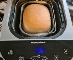 A venda Máquina de Fazer Pão e Bolo Morphy Richards Home Bake