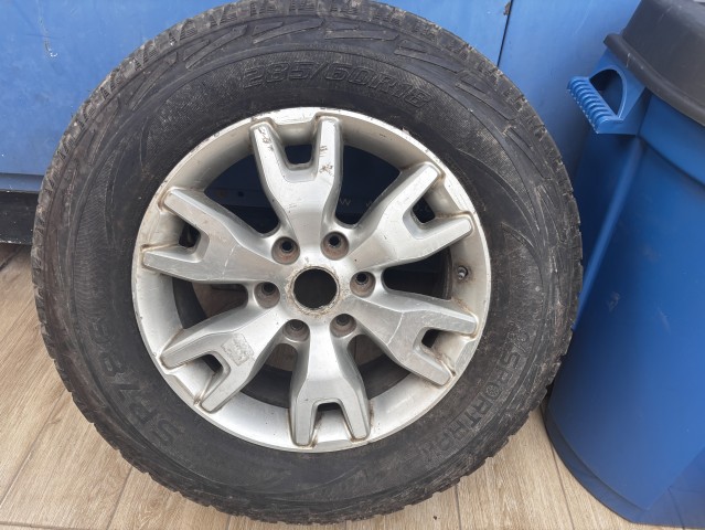 Venda Venda de 3 jantes + Pneus de 285/60R18 6 furações