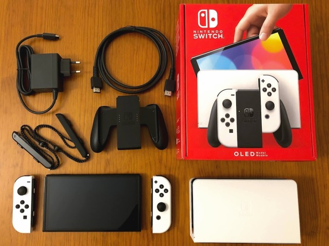 Venda Nintendo switch oled com jogo e bolsa