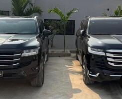 A venda TOYOTA LAND CRUISER LC300 GX.R/VXR TWIN TURBO.