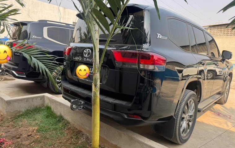 Venda TOYOTA LAND CRUISER LC300 GX.R/VXR TWIN TURBO.