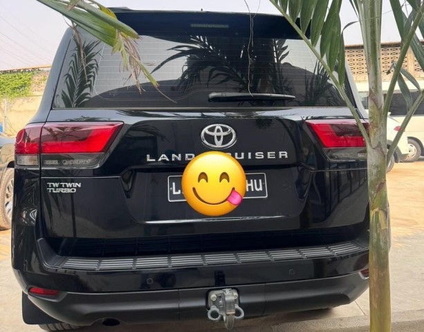 Venda TOYOTA LAND CRUISER LC300 GX.R/VXR TWIN TURBO.