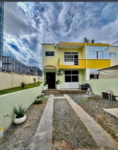 Venda Moradia V3 Duplex no Condomínio Cuchi Talatona