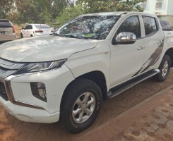 A venda MITSUBISHI L200