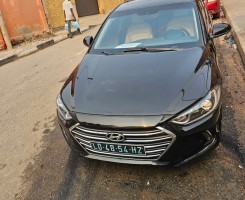 A venda HYUNDAI ELANTRA FULL OPTION 2018