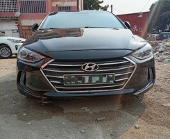 A venda HYUNDAI ELANTRA FULL OPTION LIMPO