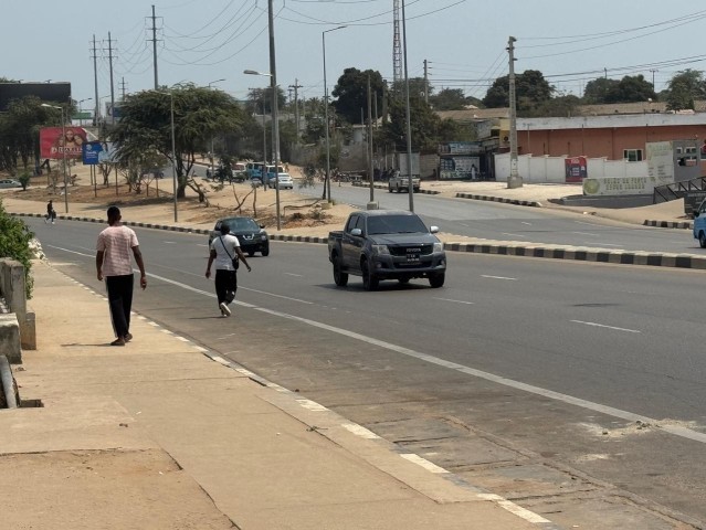 Venda Arrenda-Se Armazém A Beira Estrada