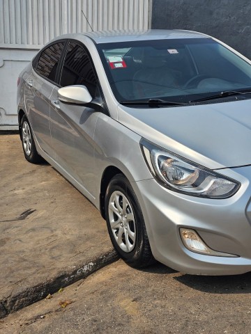 Venda HYUNDAI ACCENT LIMPO
