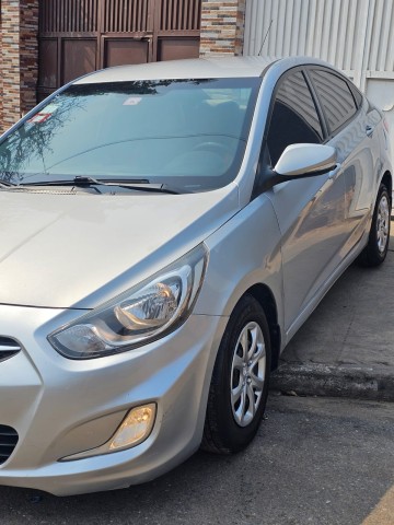 Venda HYUNDAI ACCENT LIMPO