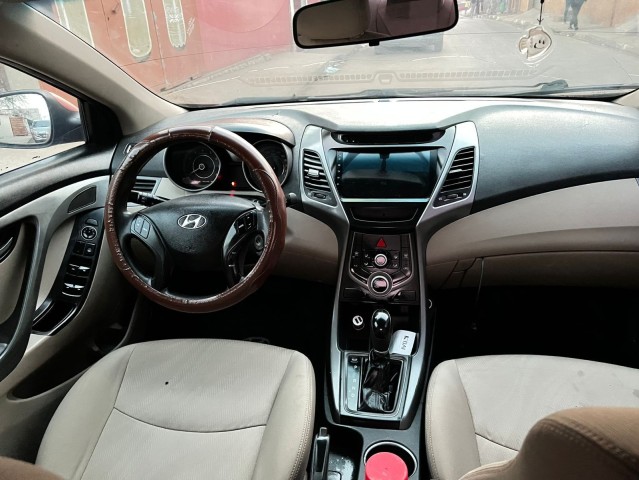 Venda HYUNDAI ELANTRA