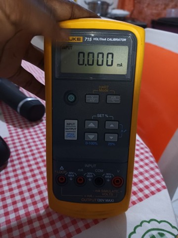 Venda Fluke 715 Volt/mA Calibrador
