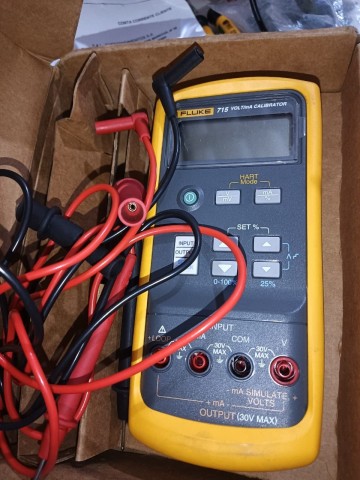 Venda Fluke 715 Volt/mA Calibrador
