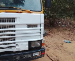 A venda Scania 112 fixa com grua 5t 6 rodas