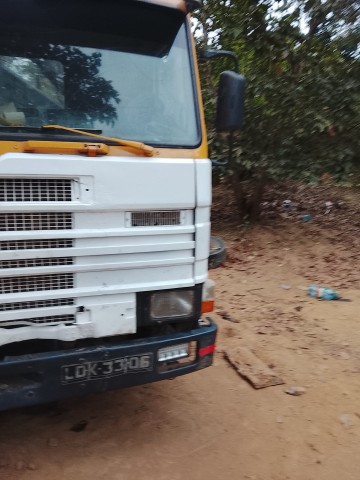 Venda Scania 112 fixa com grua 5t 6 rodas