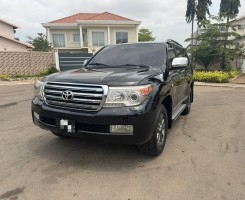 A venda TOYOTA LAND CRUISER V8