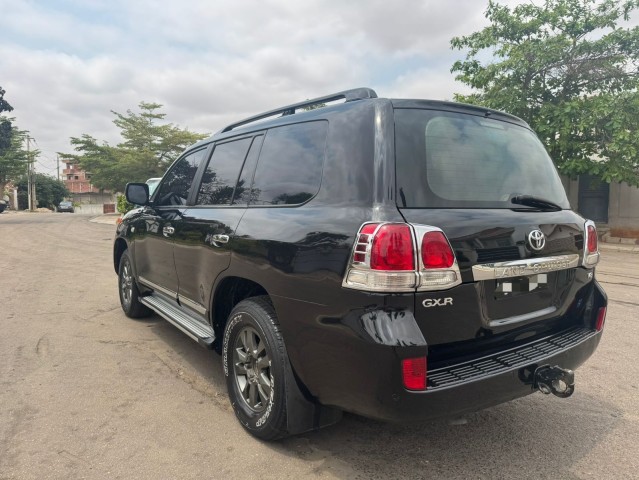 Venda TOYOTA LAND CRUISER V8