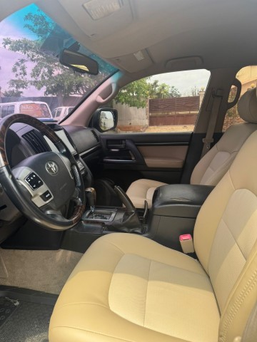Venda TOYOTA LAND CRUISER V8