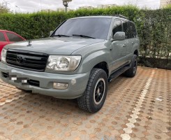 A venda TOYOTA LAND CRUISER