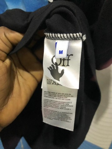 Venda T-shirt Off-white origem Italiana e camisa da Zara linho