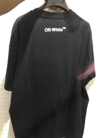 Venda T-shirt Off-white origem Italiana e camisa da Zara linho