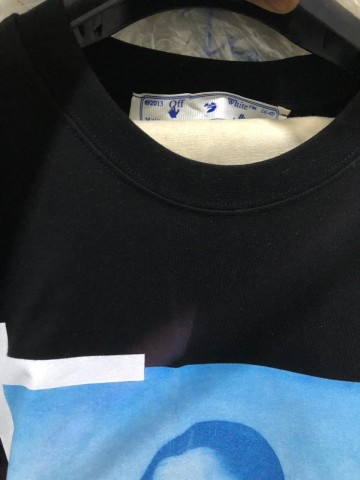 Venda T-shirt Off-white origem Italiana e camisa da Zara linho