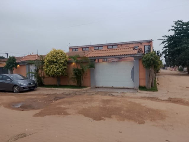 Venda Comprar Vivenda T3+1 No Zango 1