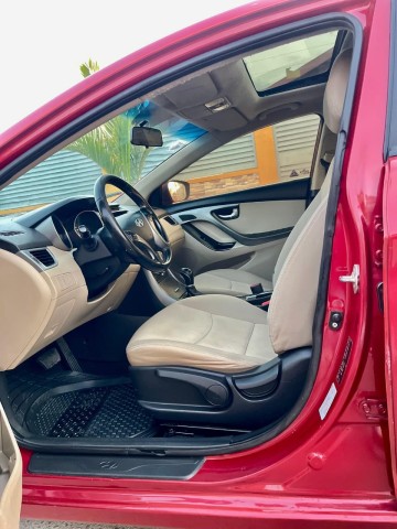 Venda HYUNDAI ELANTRA