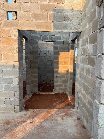 Venda Vende-se esta casa do tipo T3 inacabada no zango-8000