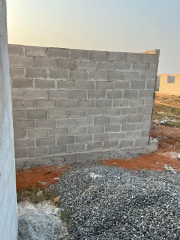 Venda Vende-se esta casa do tipo T3 inacabada no zango-8000
