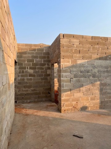 Venda Vende-se esta casa do tipo T3 inacabada no zango-8000