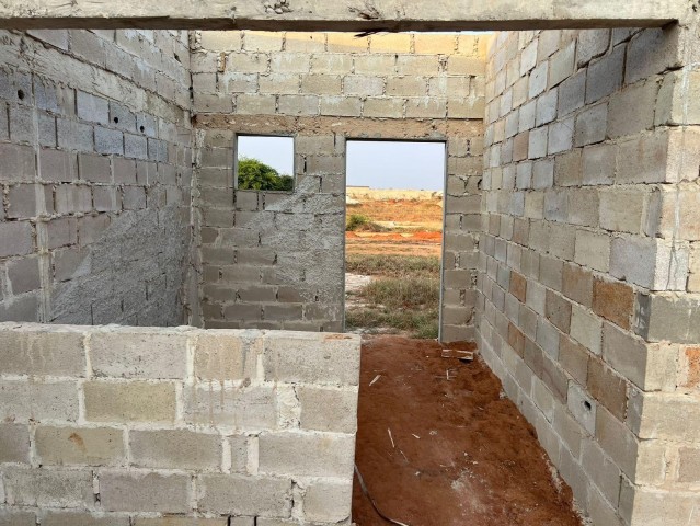 Venda Vende-se esta casa do tipo T3 inacabada no zango-8000
