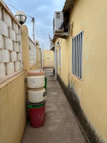 Venda Vende-se esta casa do Tipo T3 no zango