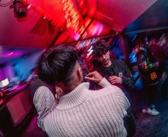 A venda Procuramos casas para actuar em Karaoke