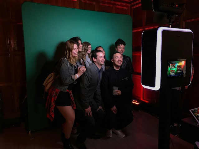 Venda Procuramos casas para actuar em Karaoke