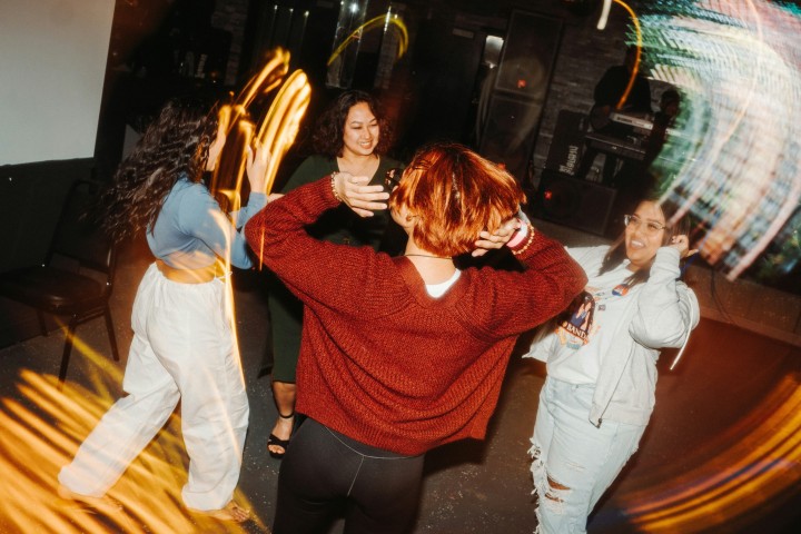 Venda Procuramos casas para actuar em Karaoke