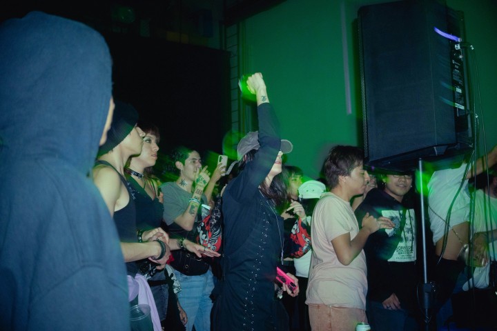 Venda Procuramos casas para actuar em Karaoke