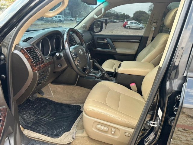Venda Toyota Land Cruiser 60th - 2013