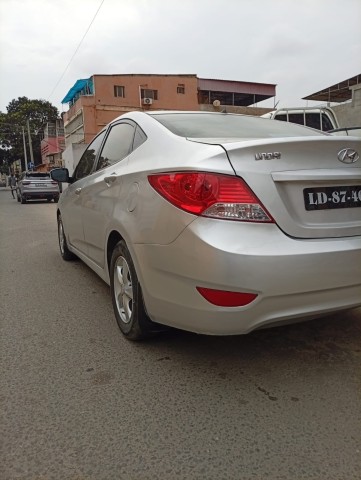 Venda HYUNDAI ACCENT LIMPO