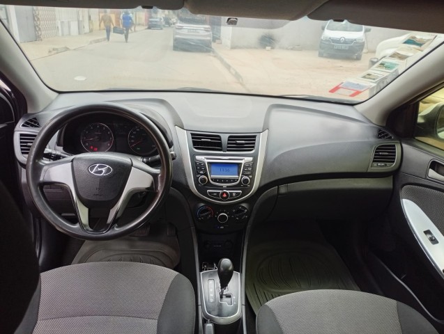 Venda HYUNDAI ACCENT LIMPO