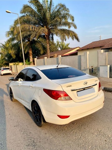 Venda HYUNDAI ACCENT FULL OPTION LIMPO
