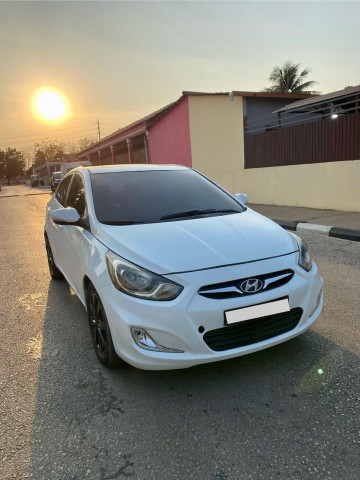 Venda HYUNDAI ACCENT FULL OPTION LIMPO