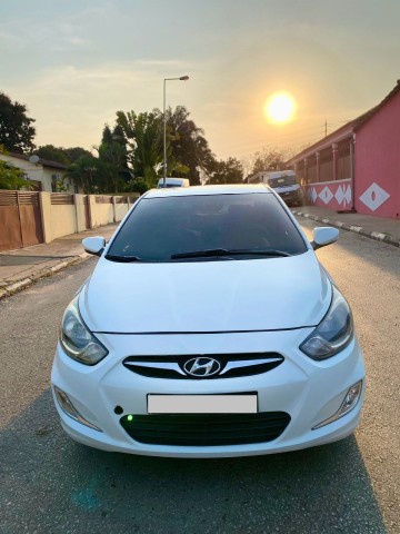 Venda HYUNDAI ACCENT FULL OPTION LIMPO