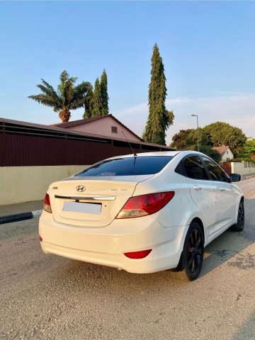 Venda HYUNDAI ACCENT FULL OPTION LIMPO