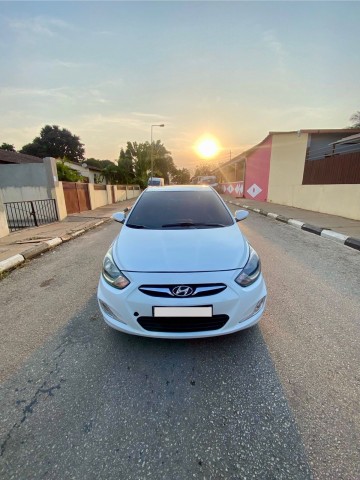 Venda HYUNDAI ACCENT FULL OPTION LIMPO