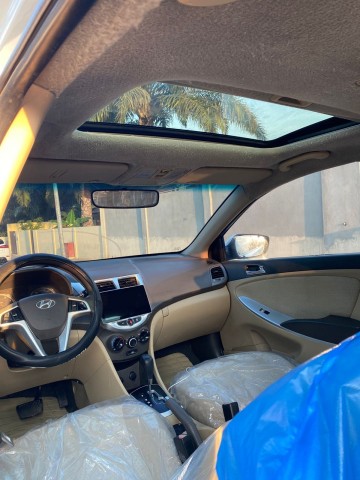 Venda HYUNDAI ACCENT FULL OPTION LIMPO